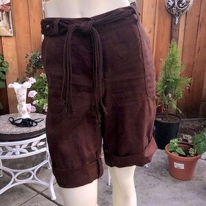 Linen Bermuda shorts with Crochet belt